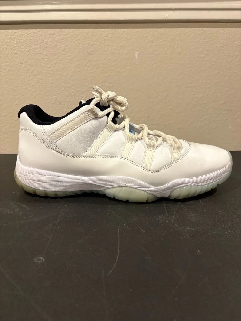 Nike Air Jordan 11 Retro Low Legend Blue Size 11 AV2187-117 White legend blue